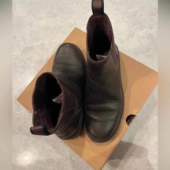 UGG Women's Harrison Chelsea Boot - Picture 10 of 11